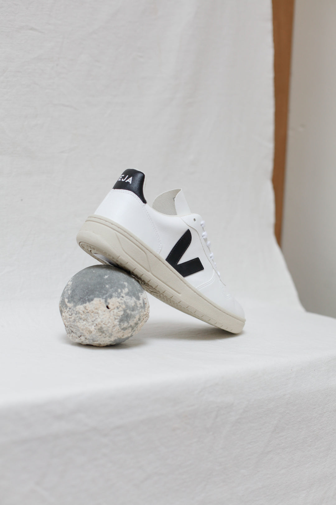 Veja V10 Cwl Black V10 CWL (Vegan) Extra White Black – Blackbird Goods
