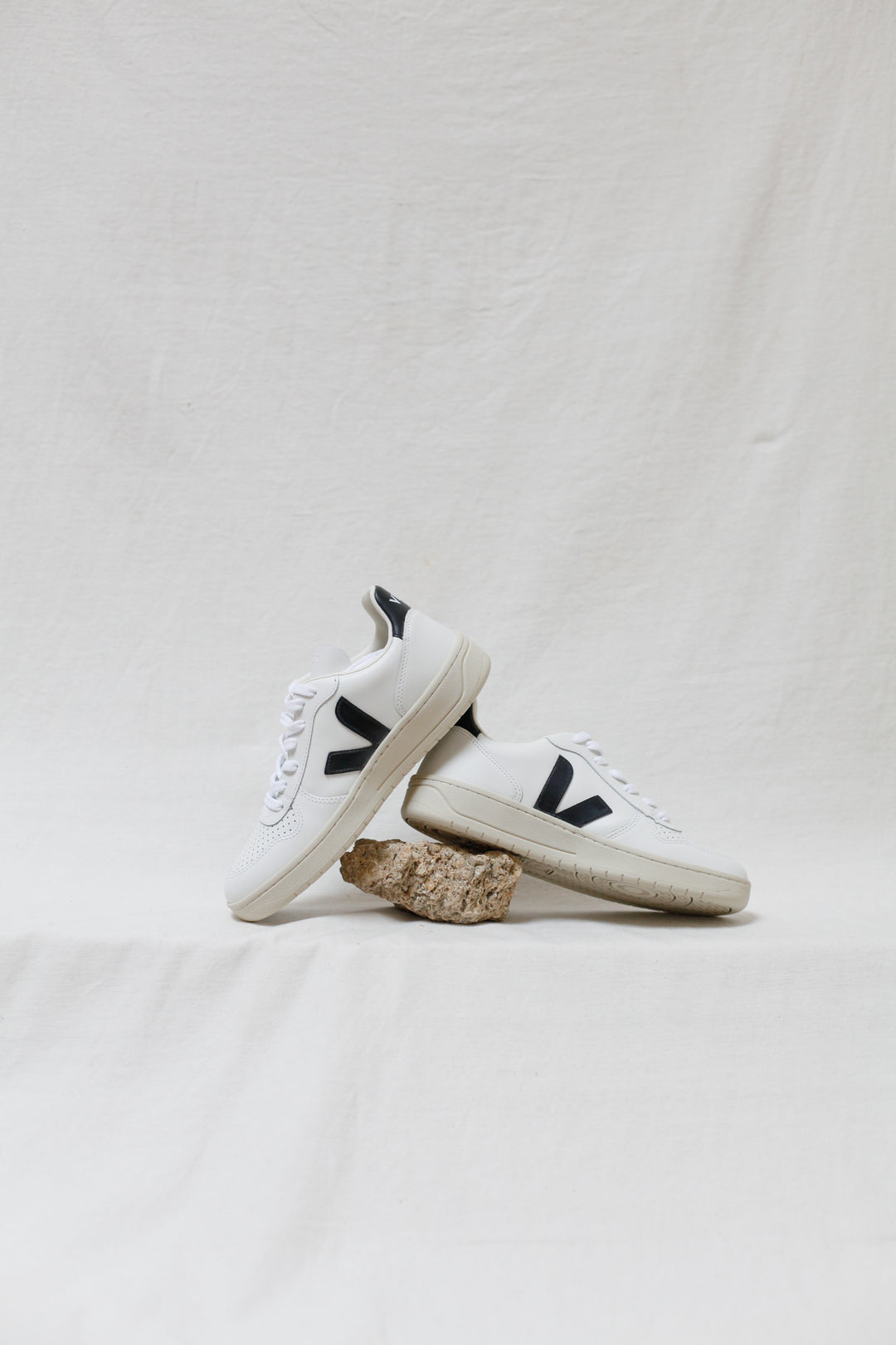 V10 Leather | Extra White / Black – Blackbird Goods